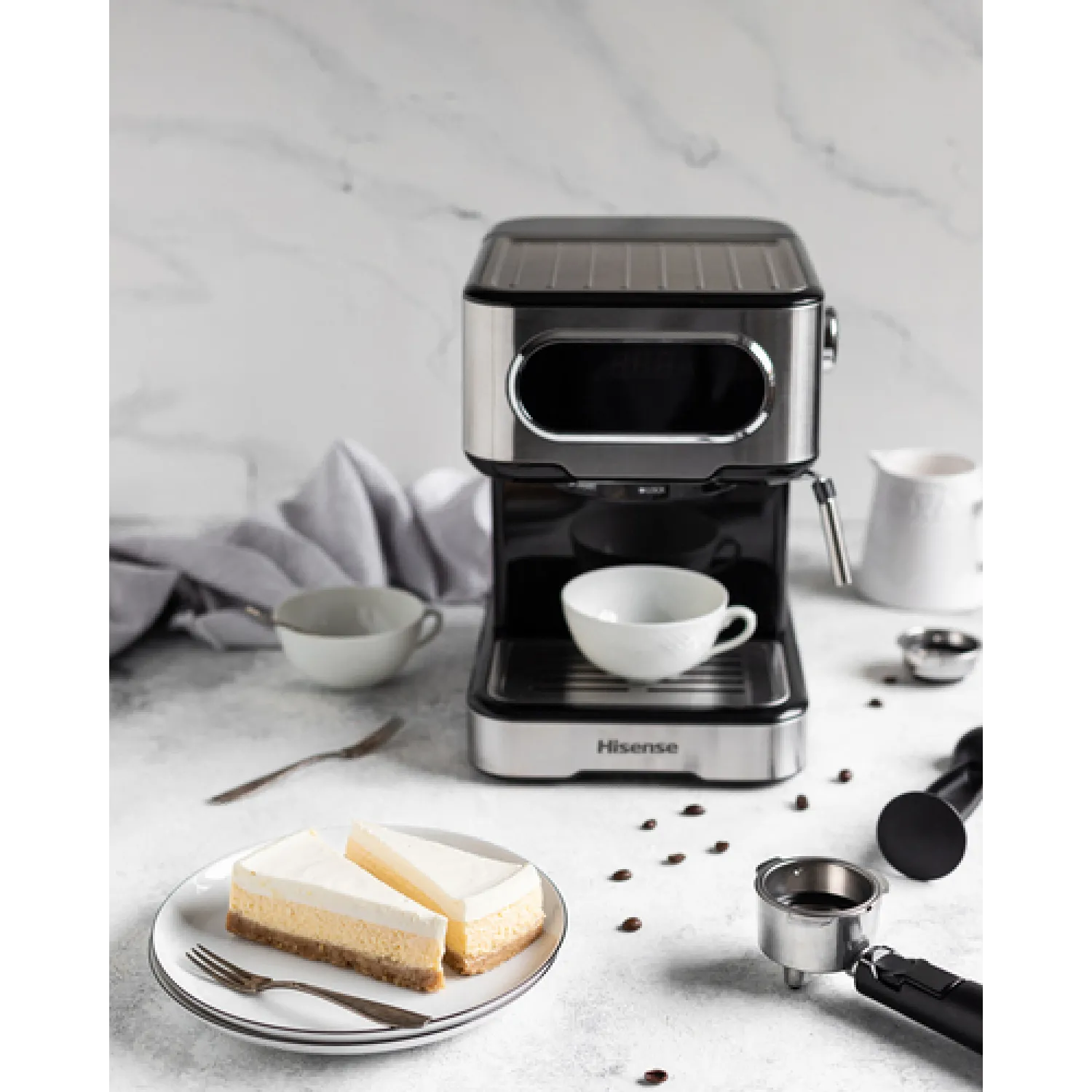Hisense, HESCM15DBK, Macchina da caffè espresso manuale, macinato e compatibile con cialde ESE 44 mm, Pressione 15 bar, Schermo Touch, 1100W, Silver, 27.4x30x27.2 cm - immagine 3