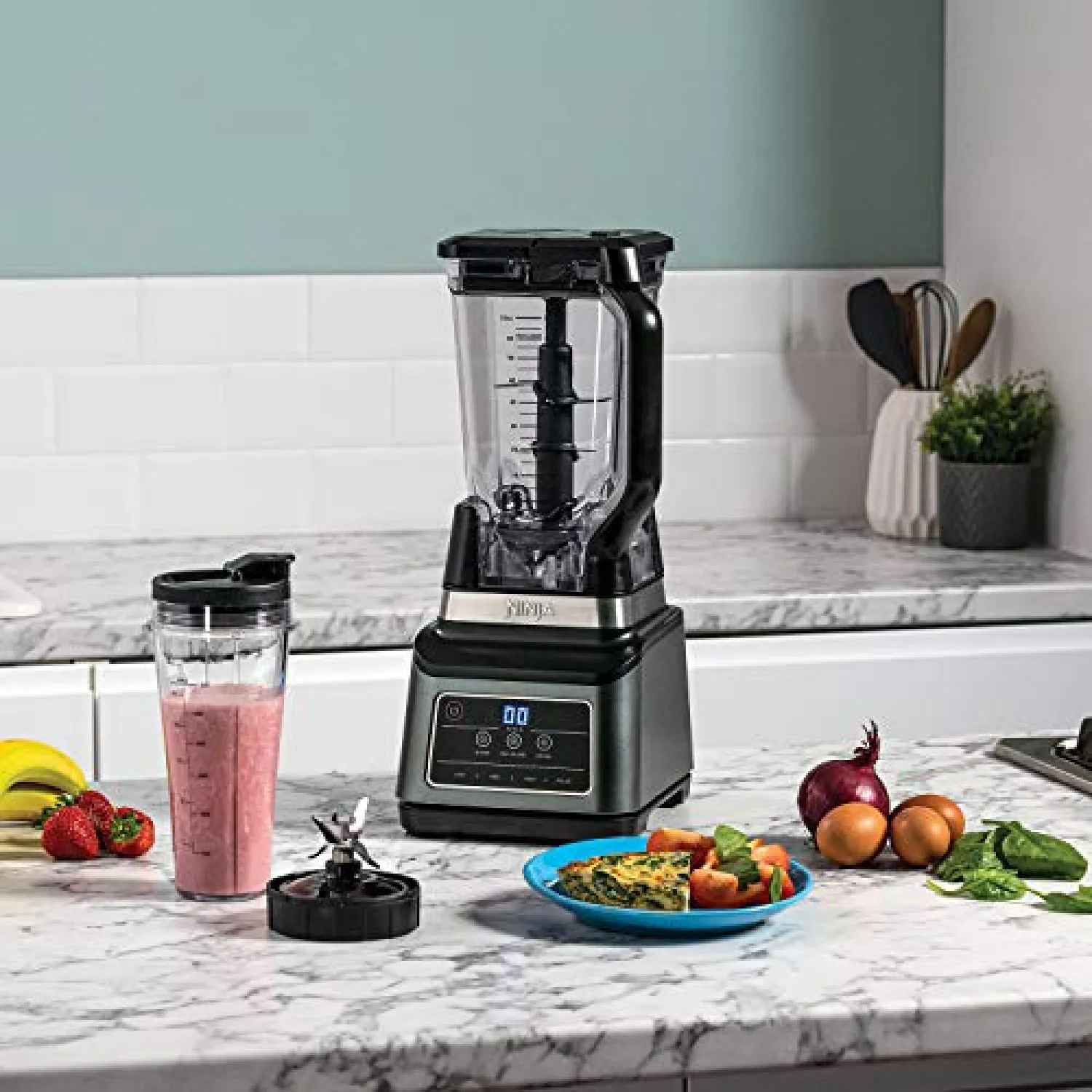 Ninja Frullatore 2 in 1, 1200 W, caraffa 2,1L, tazza 700ml, 3 programmi Auto-iQ: Blend, Max Blend, Crush, 4 impostazioni manuali, lavabile in lavastoviglie, nero, BN750EU - immagine 3