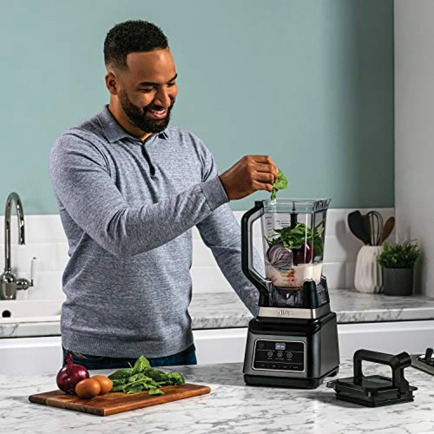 Ninja Frullatore 2 in 1, 1200 W, caraffa 2,1L, tazza 700ml, 3 programmi Auto-iQ: Blend, Max Blend, Crush, 4 impostazioni manuali, lavabile in lavastoviglie, nero, BN750EU - immagine 2