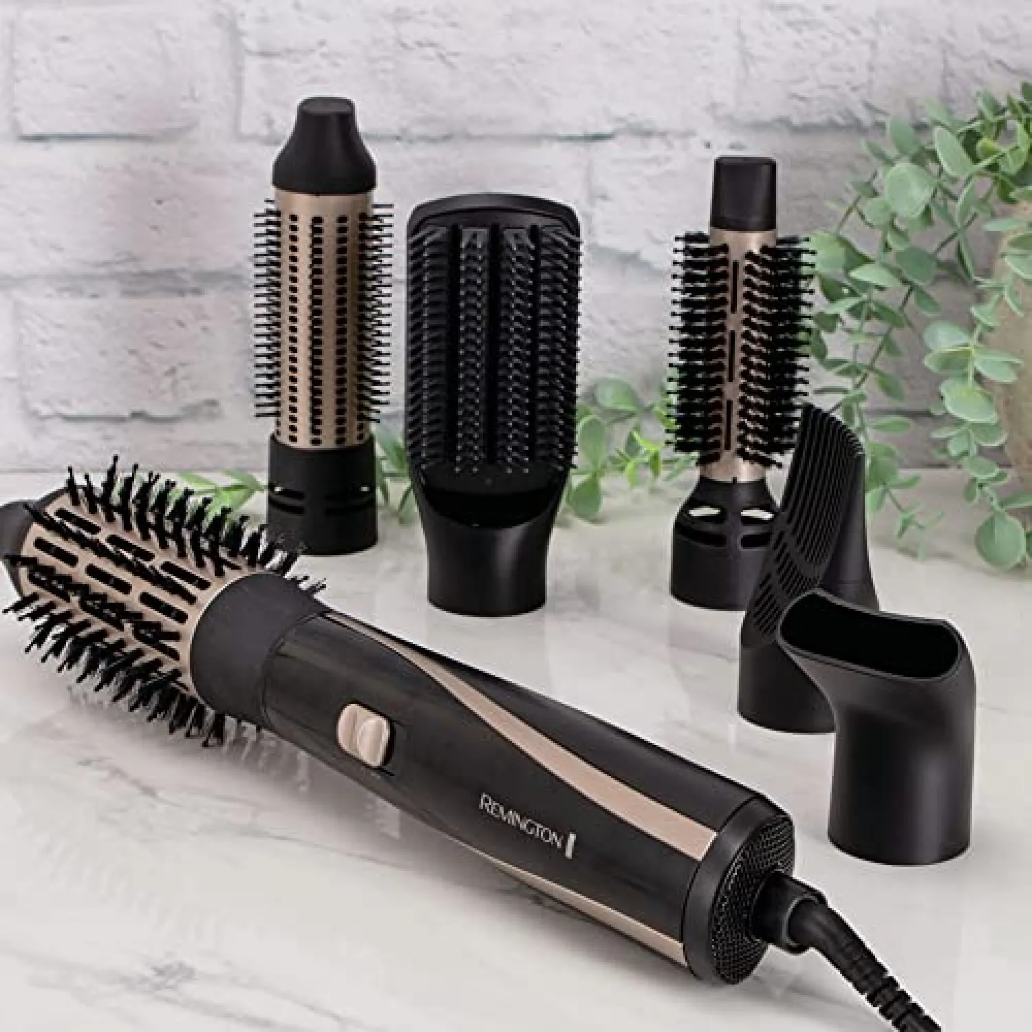 Remington Spazzola ad Aria Calda - 6 accessori: Spazzola Rotonda da 25,38,50 mm, Bocchetta Styling, Spazzola piatta, Booster Attaccatura Capelli - 1200W, Ricci, Volume e Stile Liscio, AS7700 - immagine 3