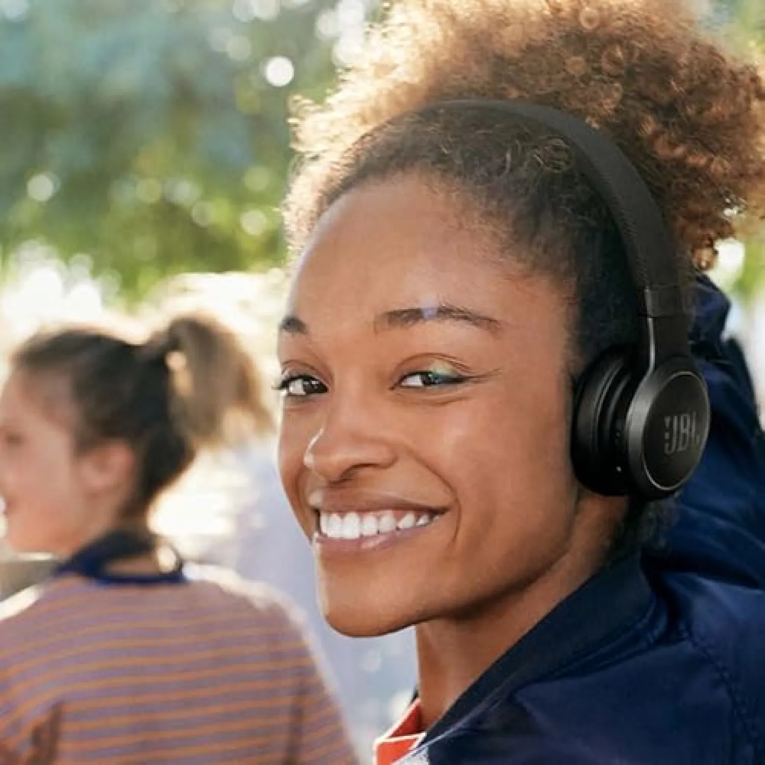 JBL LIVE 460 NC, Cuffie On-Ear Wireless Bluetooth con Cancellazione Adattiva del Rumore, Cuffia Pieghevole Senza Fili per Musica, Chiamate e Sport, Fino a 50h di Autonomia, Nero - immagine 3