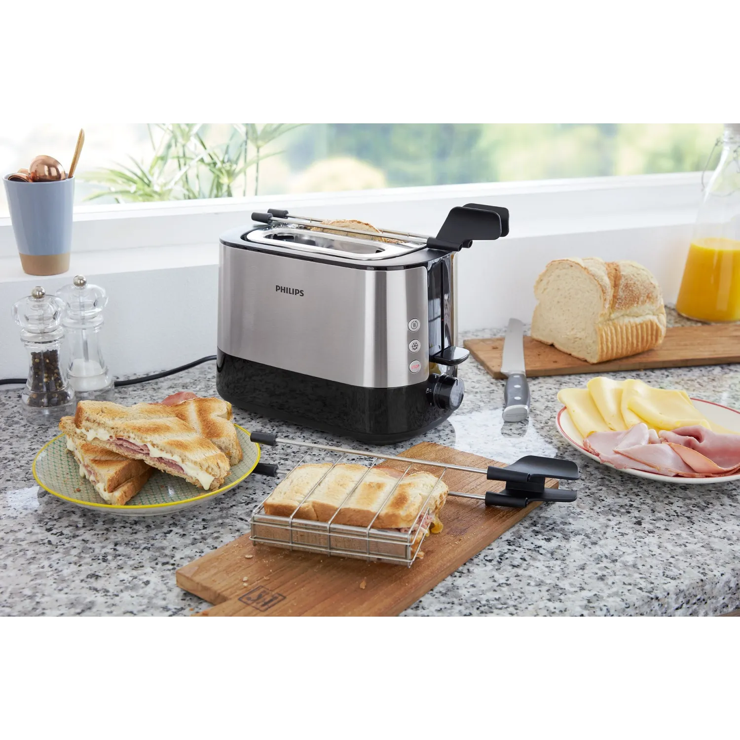 Philips HD2639/90 Viva Collection Tostapane con Lati in Metallo e Pinza per Sandwich, 650 W - immagine 3